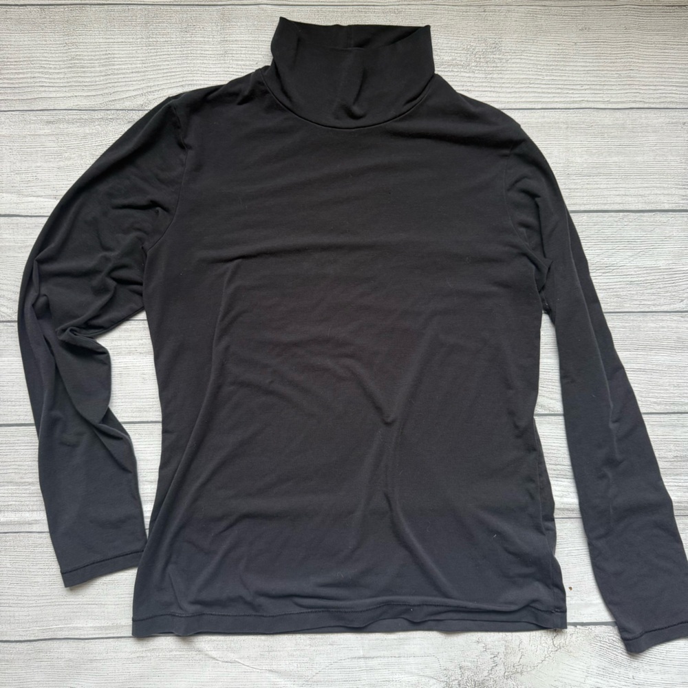 Black Athleta shirt